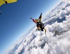 开云体育中国-双线鏖战，F1新季烽烟与掘金突围背后的策略与意志角力