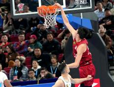 开云体育在线-鹈鹕横扫四川队，周琦关键制胜