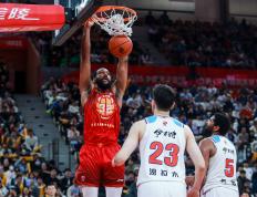 开云体育在线-辽宁队翻盘新疆队，西亚卡姆刷新纪录