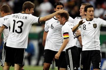 开云官网-德国队绝杀泰国队，黄鸭组合点燃赛场