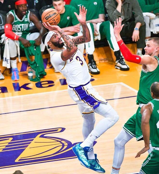 开云体育官方网站-湖人主场擒绿衫军,取得胜利