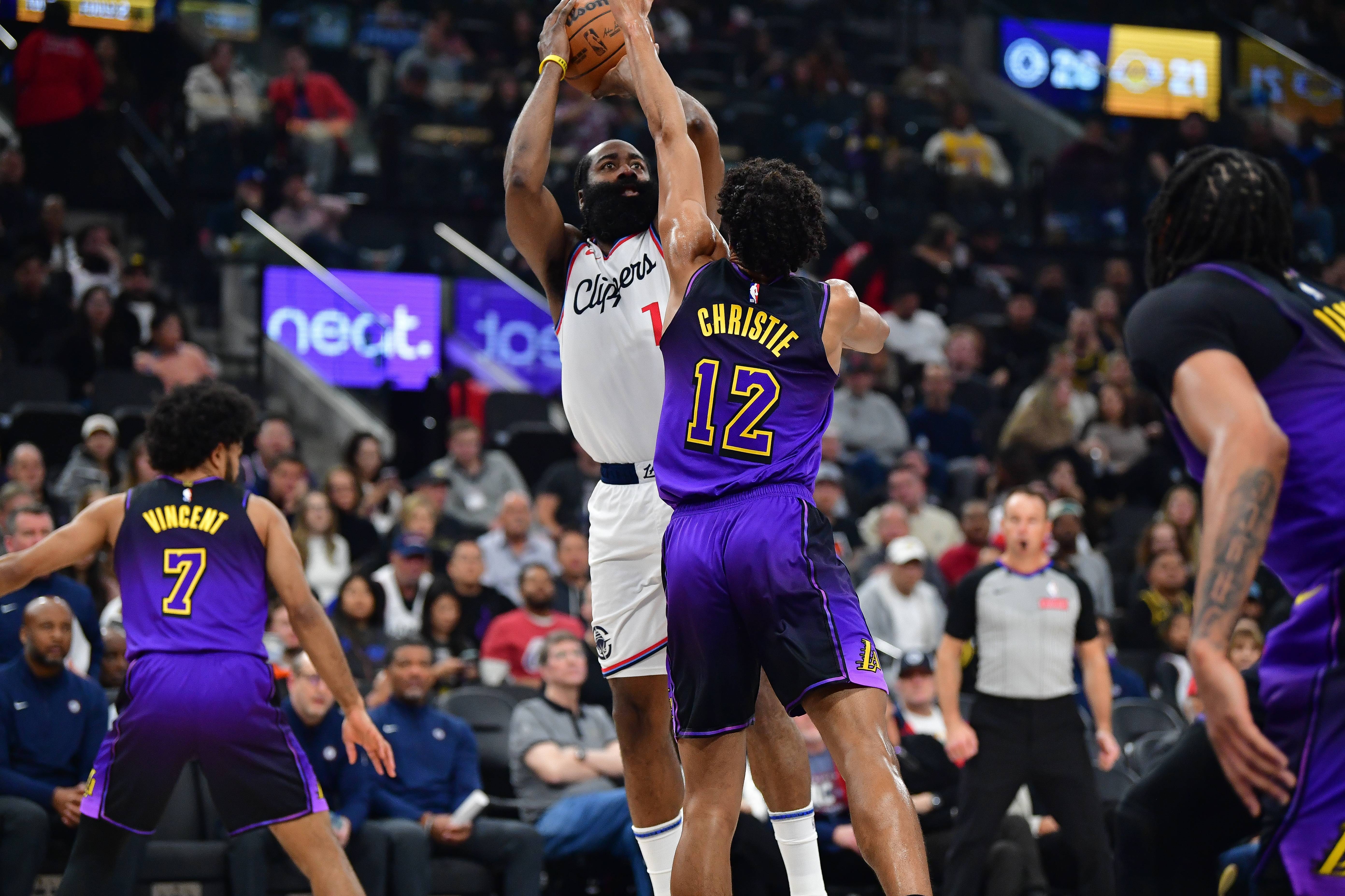 开云体育平台APP-包含快船队惜败篮网队，遭遇两连败的词条