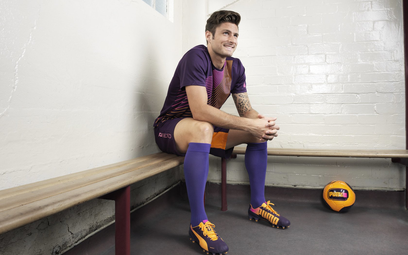 开云体育中国-破局与传承,从F1揭幕战到曼联的英格兰足球暗战